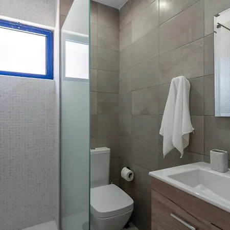 Odyssey - Captivating 2-Bedroom Retreat In Larnaka Exterior foto