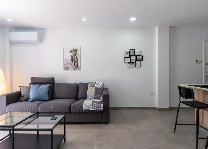 Odyssey - Captivating 2-Bedroom Retreat In Larnaca